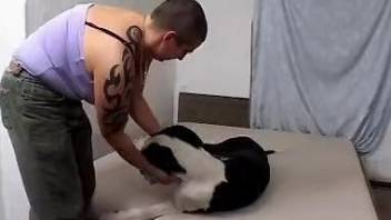 Butch bitch getting banged by a hung dog in a zoo vid